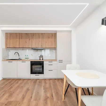 Piotrkowska Harmony By Bookinghost *