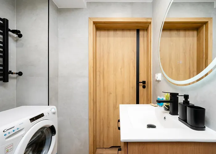 Piotrkowska Harmony By Bookinghost Łódź