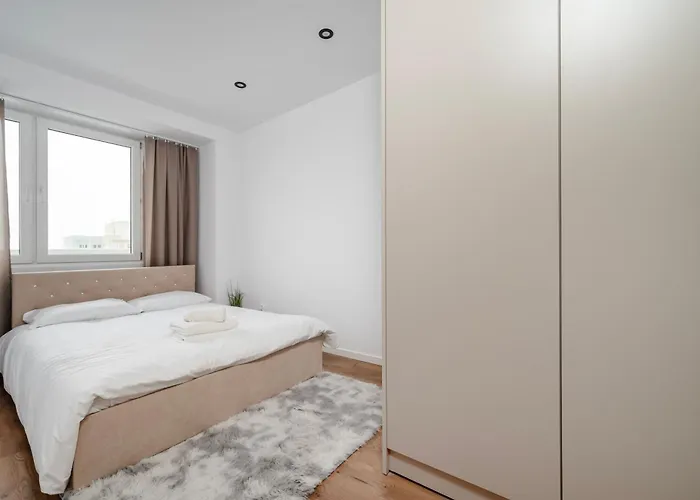 Piotrkowska Harmony By Bookinghost