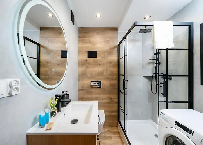 Piotrkowska Harmony By Bookinghost *